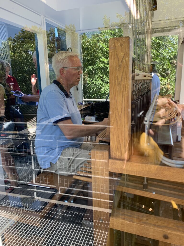 Deze afbeelding heeft een leeg alt-attribuut; de bestandsnaam is beiaardier-Dick-768x1024.jpeg